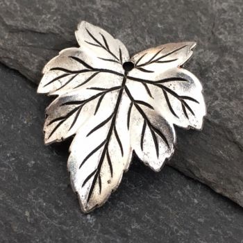 MAPLE LEAF PENDANT